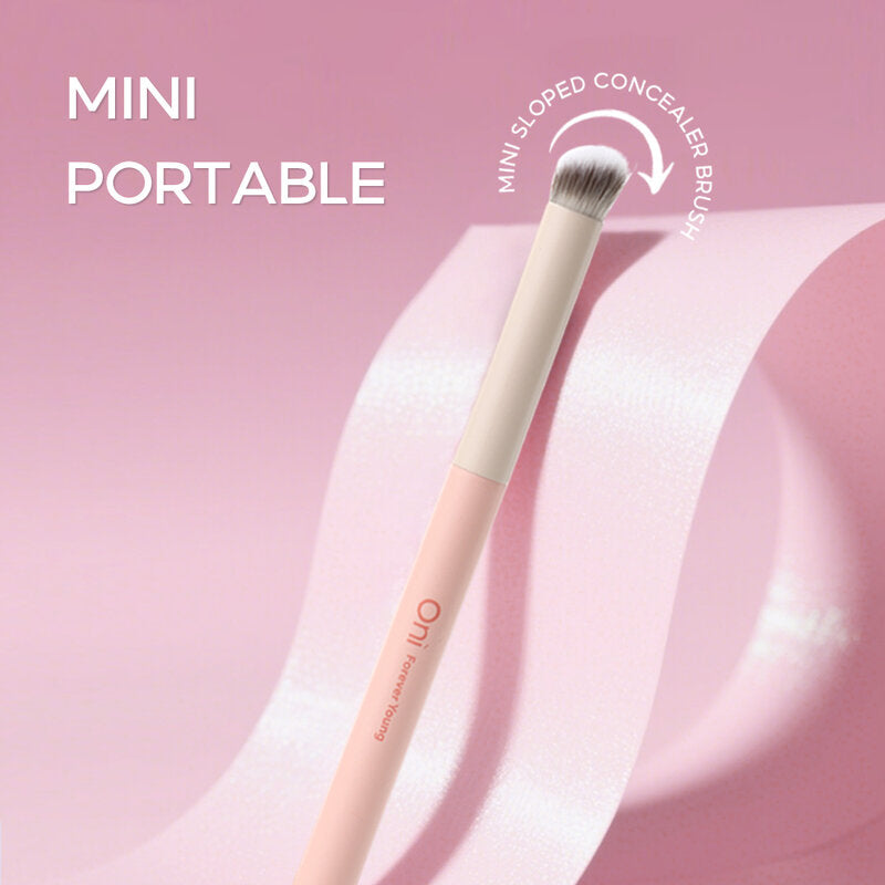 Oni Mini Multifunctional Concealer Brush