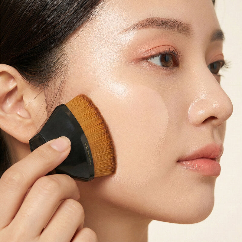 Oni Magic Petal Foundation Brush Size M