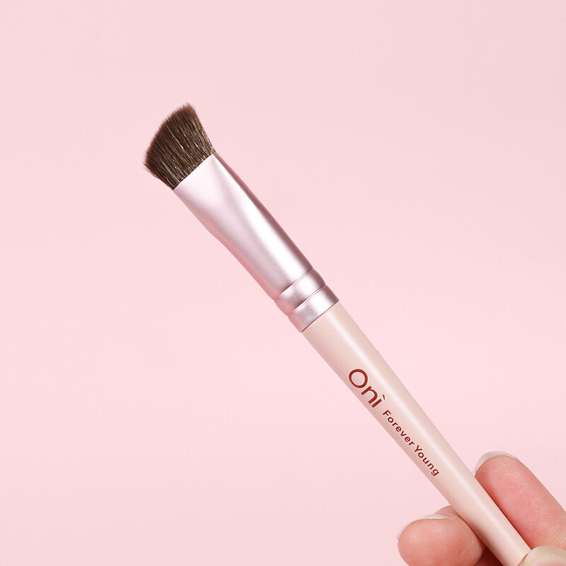 Oni Triangle Highlight & Concealer Brush