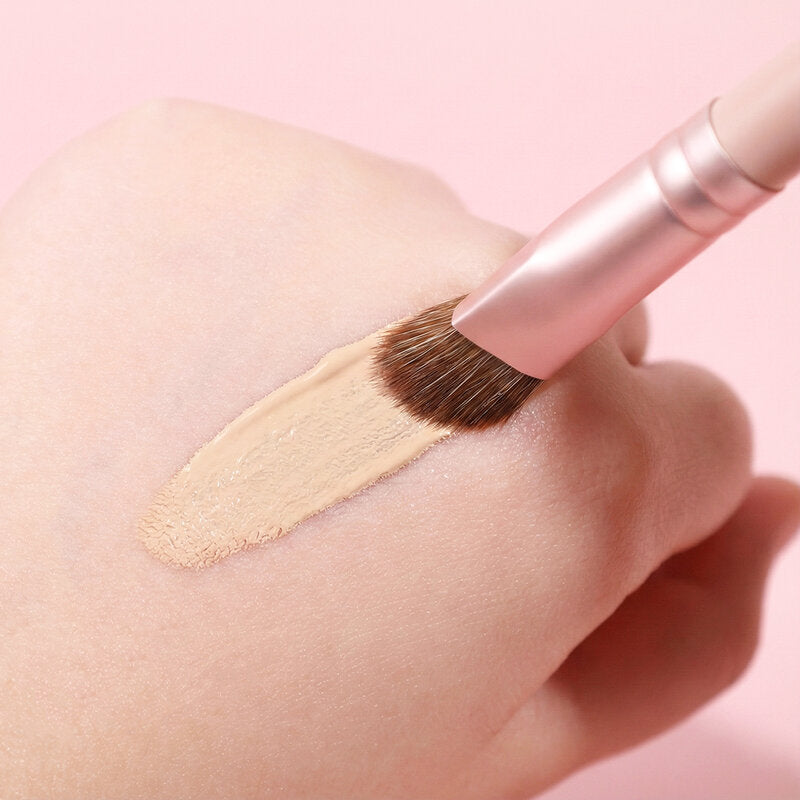 Oni Triangle Highlight & Concealer Brush