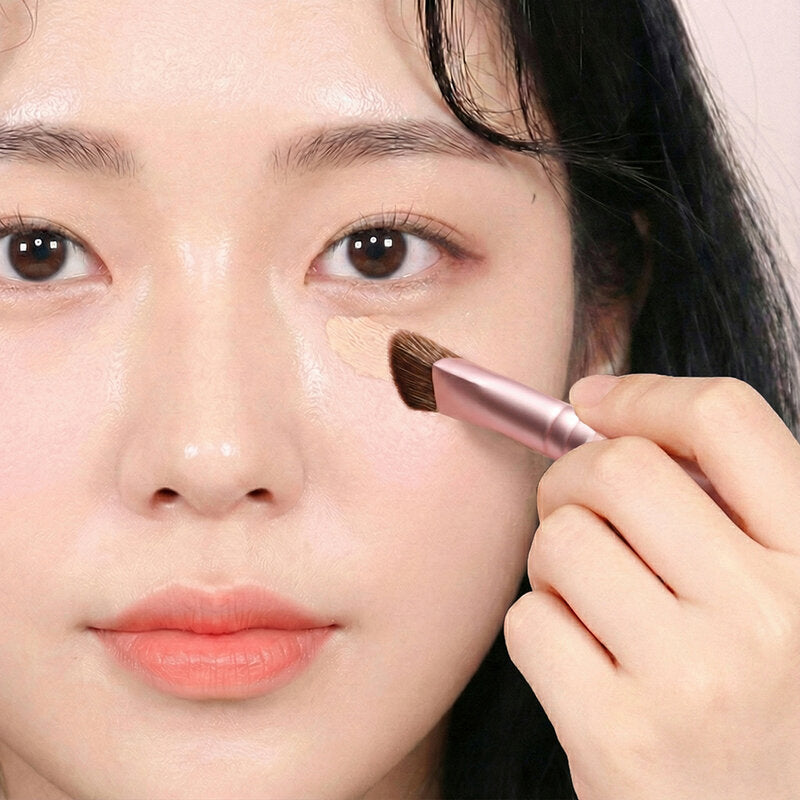 Oni Triangle Highlight & Concealer Brush