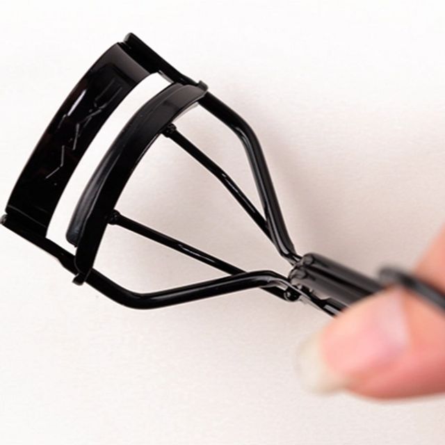 MAC Black Lash Curler