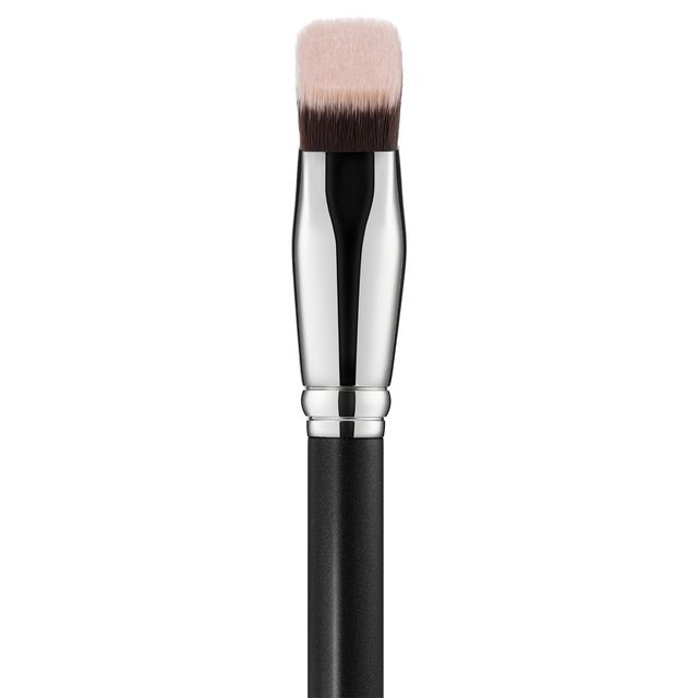 MAC 171S Wedge Foundation Brush 29.7g